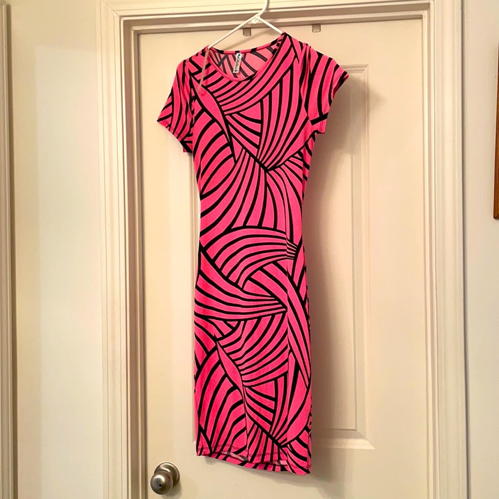 Super flirty night our dress with the girls! Hot pink and black design